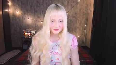 Snapshot of mariamilkis chatting on 11/23/25, 12:10 Maria online show from 11/23/25, 12:10