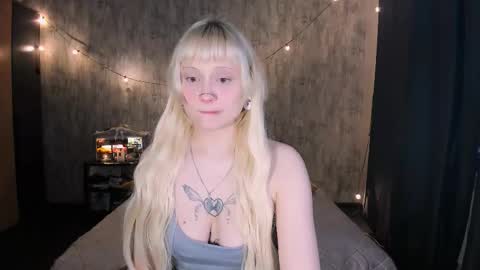 Snapshot of mariamilkis chatting on 12/14/25, 04:40 Maria online show from 12/14/25, 04:40