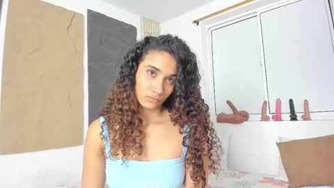 Snapshot of marian_rios chatting on 01/11/26, 11:04 Marian online show from 01/11/26, 11:04