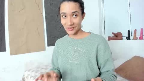 Snapshot of marian_rios chatting on 02/24/26, 11:08 Marian online show from 02/24/26, 11:08