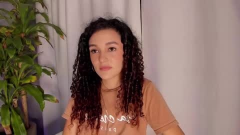 Snapshot of marian_skinny chatting on 01/25/25, 02:15 Marian online show from 01/25/25, 02:15