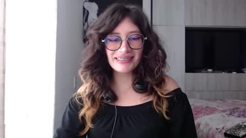 Mariana online show from 10/15/25, 05:46