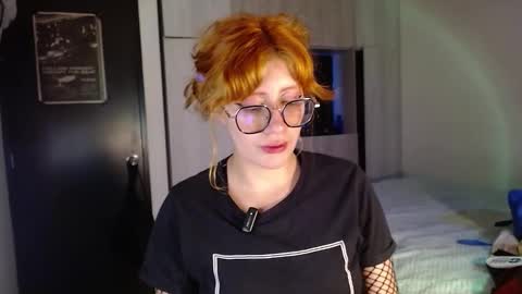 Mariana online show from 12/14/25, 01:11