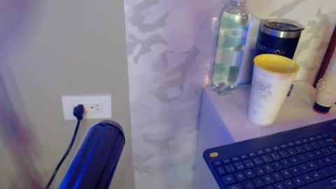 Mariana online show from 11/24/25, 11:54