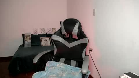 Snapshot of mariana__666 chatting on 11/16/25, 03:12 mariana__666 online show from 11/16/25, 03:12