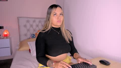 Snapshot of mariana__roe chatting on 01/20/25, 12:57 Mariana Roe online show from 01/20/25, 12:57