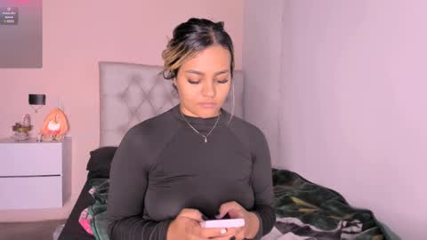 Snapshot of mariana__roe chatting on 02/18/25, 08:59 Mariana Roe online show from 02/18/25, 08:59