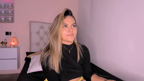 Snapshot of mariana__roe chatting on 02/19/25, 06:00 Mariana Roe online show from 02/19/25, 06:00