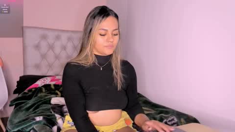 Snapshot of mariana__roe chatting on 02/19/25, 09:06 Mariana Roe online show from 02/19/25, 09:06