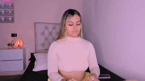 Snapshot of mariana__roe chatting on 02/25/25, 07:09 Mariana Roe online show from 02/25/25, 07:09