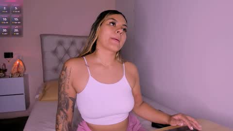 Snapshot of mariana__roe chatting on 03/11/25, 12:54 Mariana Roe online show from 03/11/25, 12:54