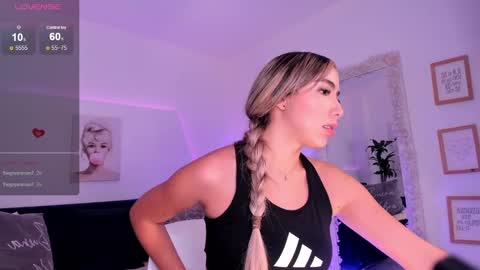 Snapshot of mariana_es chatting on 02/17/25, 08:26 Mariana online show from 02/17/25, 08:26