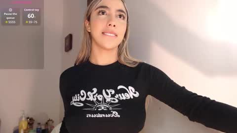 Snapshot of mariana_es chatting on 09/25/25, 12:14 Mariana online show from 09/25/25, 12:14