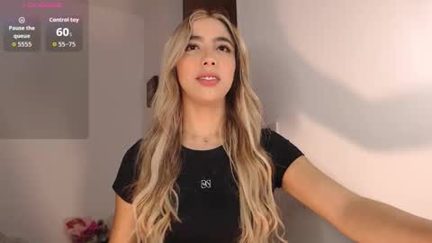 Mariana online show from 12/05/25, 01:47