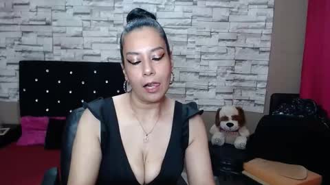 Snapshot of mariana_night chatting on 12/15/25, 04:28 mariana_night online show from 12/15/25, 04:28