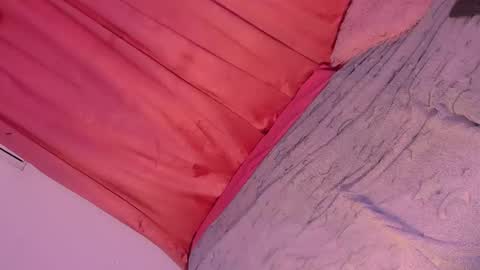 Snapshot of mariana_ofc chatting on 10/16/25, 12:06 Mariana online show from 10/16/25, 12:06