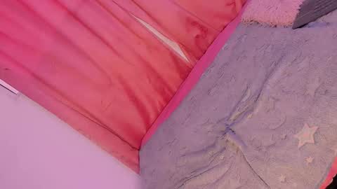 Snapshot of mariana_ofc chatting on 11/07/25, 11:21 Mariana online show from 11/07/25, 11:21