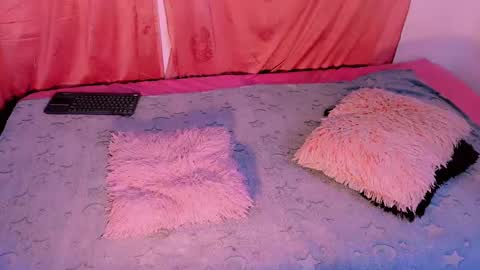 Snapshot of mariana_ofc chatting on 11/11/25, 11:10 Mariana online show from 11/11/25, 11:10