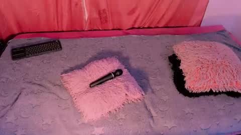 Snapshot of mariana_ofc chatting on 11/15/25, 11:07 Mariana online show from 11/15/25, 11:07