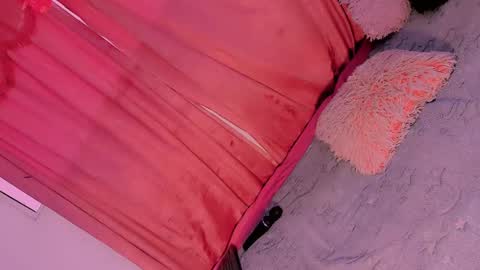 Snapshot of mariana_ofc chatting on 11/21/25, 12:15 Mariana online show from 11/21/25, 12:15