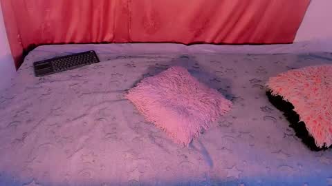 Snapshot of mariana_ofc chatting on 11/29/25, 10:51 Mariana online show from 11/29/25, 10:51