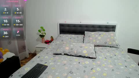 mariana_sara online show from 12/27/24, 11:10