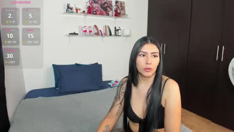 Snapshot of marianaandvalen chatting on 10/17/25, 11:13 MARIANA Y VALENTINA online show from 10/17/25, 11:13