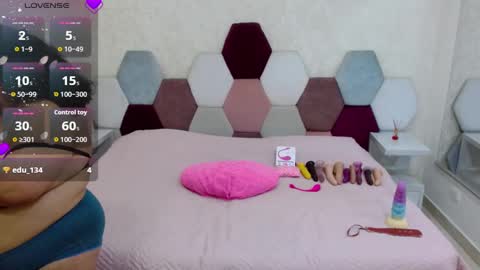 mariana online show from 09/29/25, 04:12