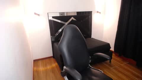 Mariana online show from 12/23/25, 06:33