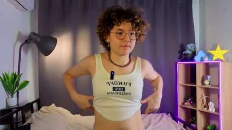 Snapshot of marianasica chatting on 11/26/25, 06:09 Mariana online show from 11/26/25, 06:09