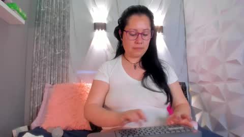 marianasmitt online show from 12/01/25, 12:04