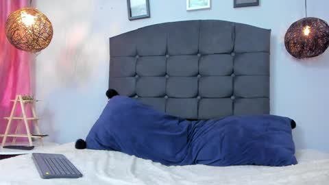 Snapshot of marianavargas20 chatting on 12/03/24, 05:45 Mariana Vargas online show from 12/03/24, 05:45