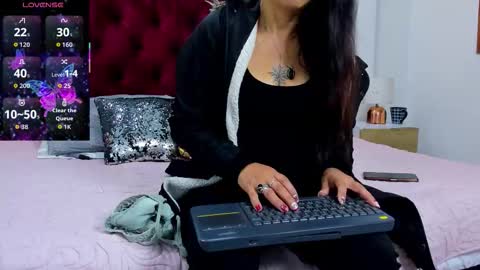 Marianee Rousse  online show from 12/15/25, 11:36