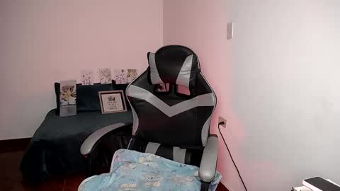 Mariana online show from 11/16/25, 03:12