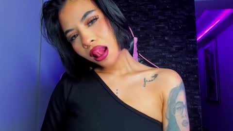 Snapshot of marianne__ chatting on 02/06/26, 03:55 M A R I A N E online show from 02/06/26, 03:55