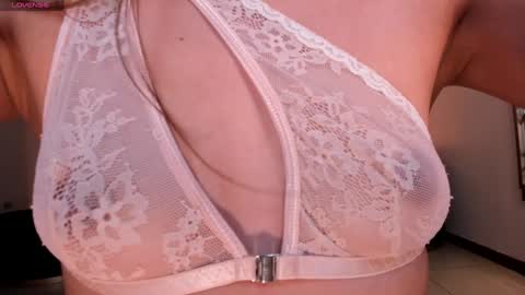 Snapshot of mariannelane1 chatting on 12/04/24, 12:41 Marianne online show from 12/04/24, 12:41