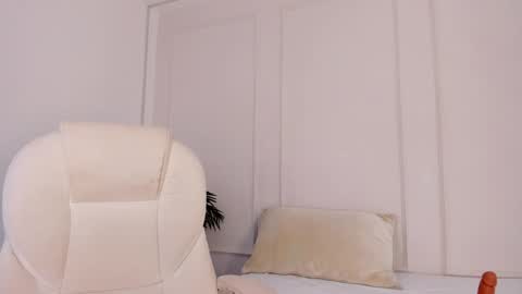 Snapshot of mariapettit chatting on 02/01/25, 12:29 Maria Pettit online show from 02/01/25, 12:29