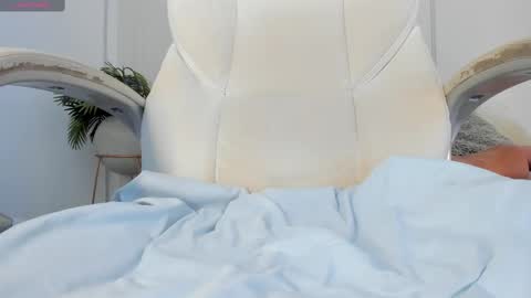 Snapshot of mariapettit chatting on 02/25/25, 12:24 Maria Pettit online show from 02/25/25, 12:24