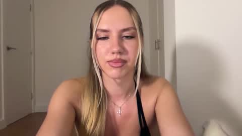 Snapshot of mariareev chatting on 12/14/25, 12:38 mariareev online show from 12/14/25, 12:38