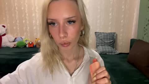 Snapshot of maribelchauhdrey chatting on 09/11/25, 06:13 Molly online show from 09/11/25, 06:13