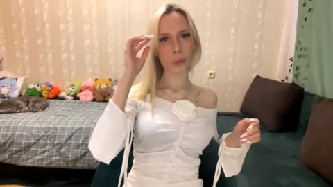 Snapshot of maribelchauhdrey chatting on 09/14/25, 06:23 Molly online show from 09/14/25, 06:23