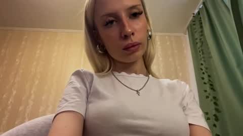 Snapshot of maribelchauhdrey chatting on 09/18/25, 07:32 Molly online show from 09/18/25, 07:32