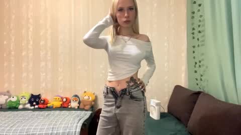 Snapshot of maribelchauhdrey chatting on 09/26/25, 06:28 Molly online show from 09/26/25, 06:28