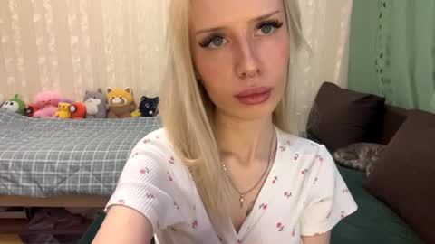 Snapshot of maribelchauhdrey chatting on 09/30/25, 06:18 Molly online show from 09/30/25, 06:18