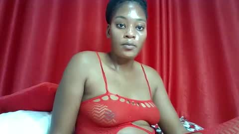 Snapshot of maribellah1 chatting on 11/23/25, 09:47 Pauline online show from 11/23/25, 09:47