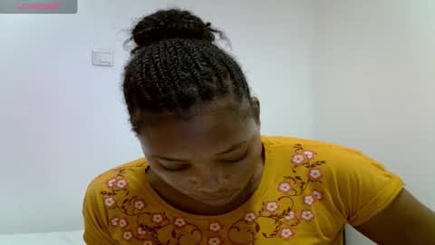 Snapshot of maribellah1 chatting on 03/22/26, 09:40 Pauline online show from 03/22/26, 09:40