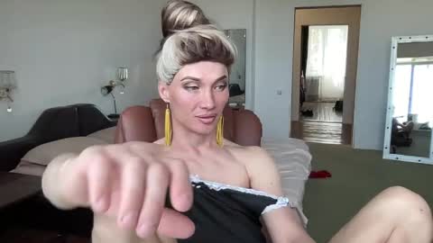 Mari online show from 04/17/26, 07:33