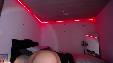 Snapshot of marie_daved chatting on 02/22/25, 06:50 Nicolle online show from 02/22/25, 06:50