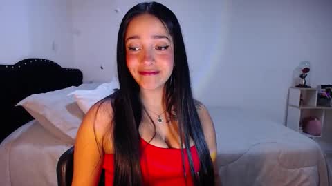 Snapshot of marie_daved chatting on 10/04/25, 07:39 Nicolle online show from 10/04/25, 07:39