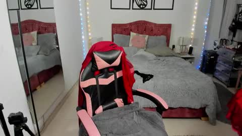 marie online show from 10/01/25, 03:12